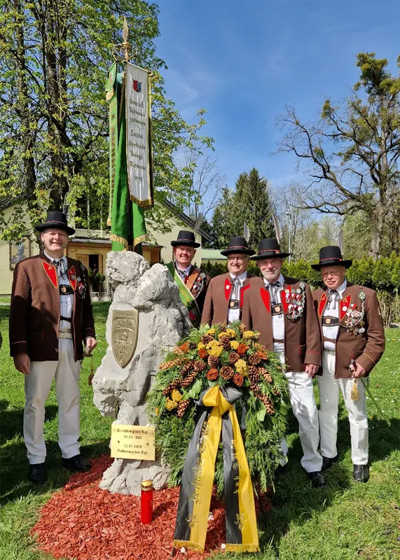 Rainer Gedenkstein und Fahnenweihe