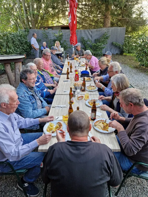 Stockschießen mit Frauen und Freunden